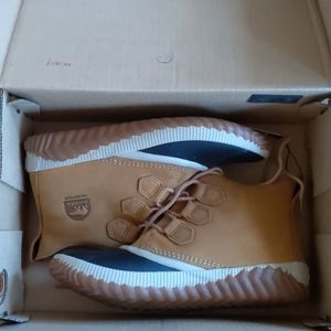 NWT Sorel Out N About Plus Elk Boots 9.5